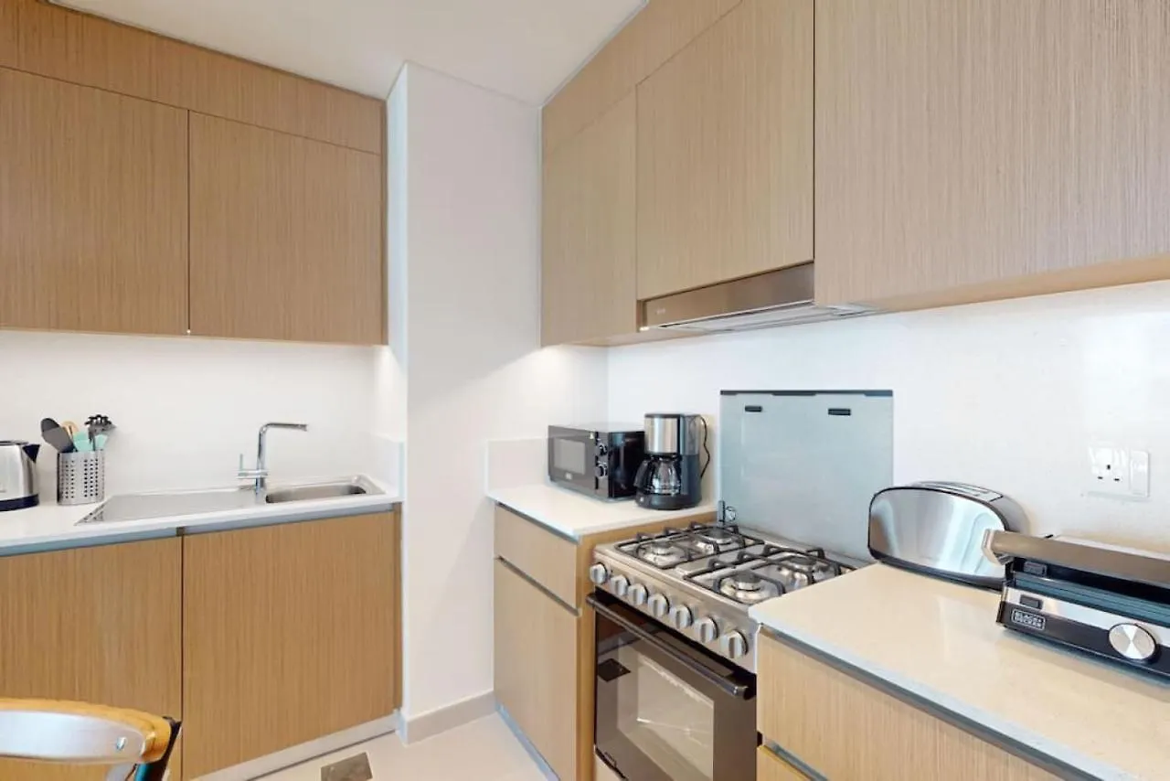 Surf At Creek Beach - Neat One Bedroom Dubai Apartment